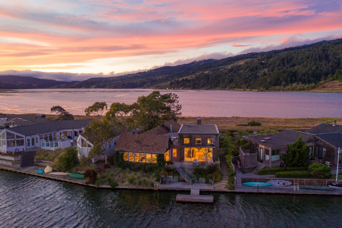 Stinson Beach,94970,4 Bedrooms Bedrooms,7 Rooms Rooms,2 BathroomsBathrooms,Single Family Home,Dipsea Road,1038