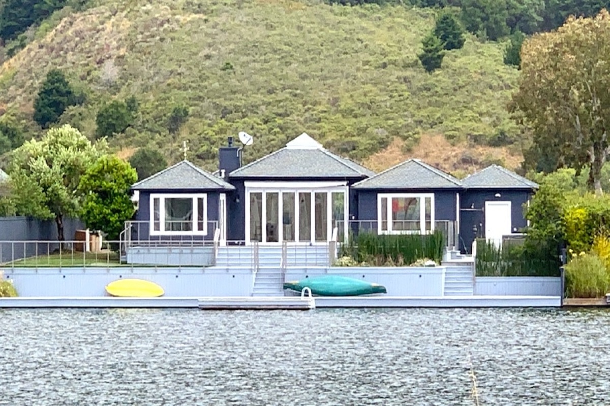 Stinson Beach,94970,3 Bedrooms Bedrooms,7 Rooms Rooms,2 BathroomsBathrooms,Single Family Home,Dipsea Road,1048