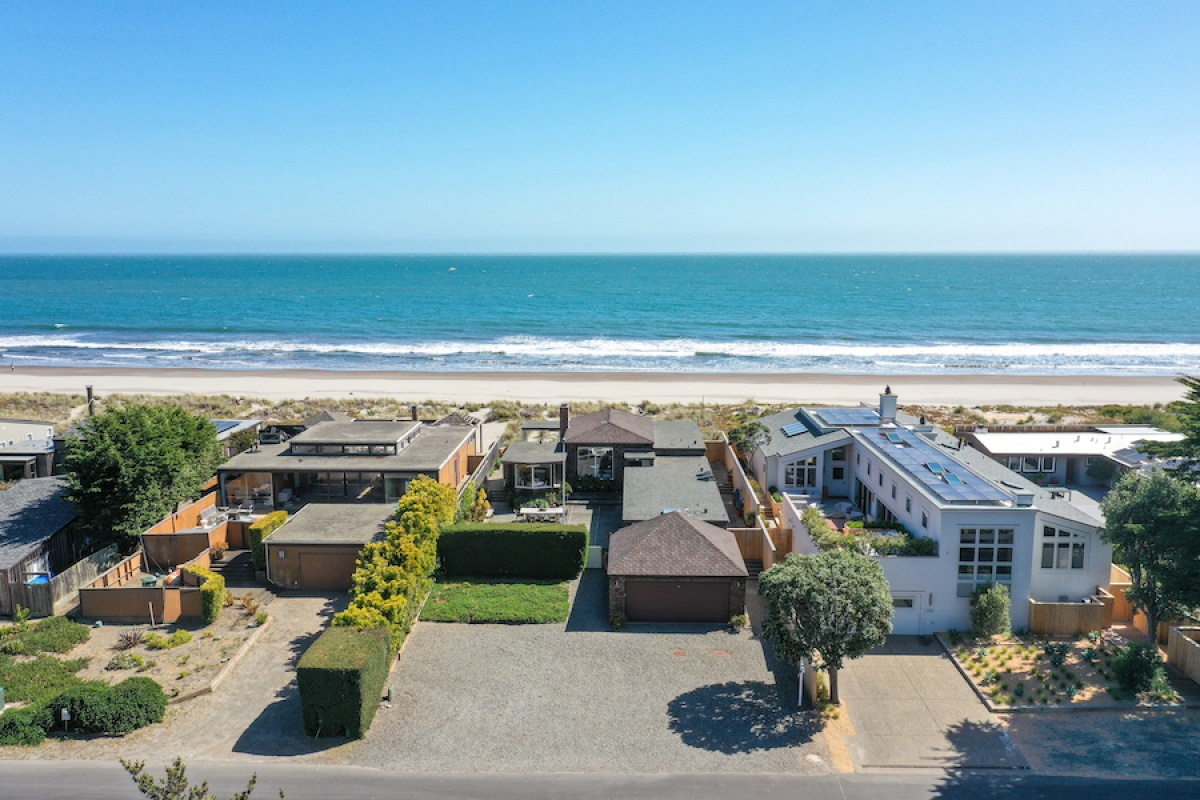 Stinson Beach,94970,4 Bedrooms Bedrooms,6 Rooms Rooms,3 BathroomsBathrooms,Single Family Home,Seadrift Road,1054