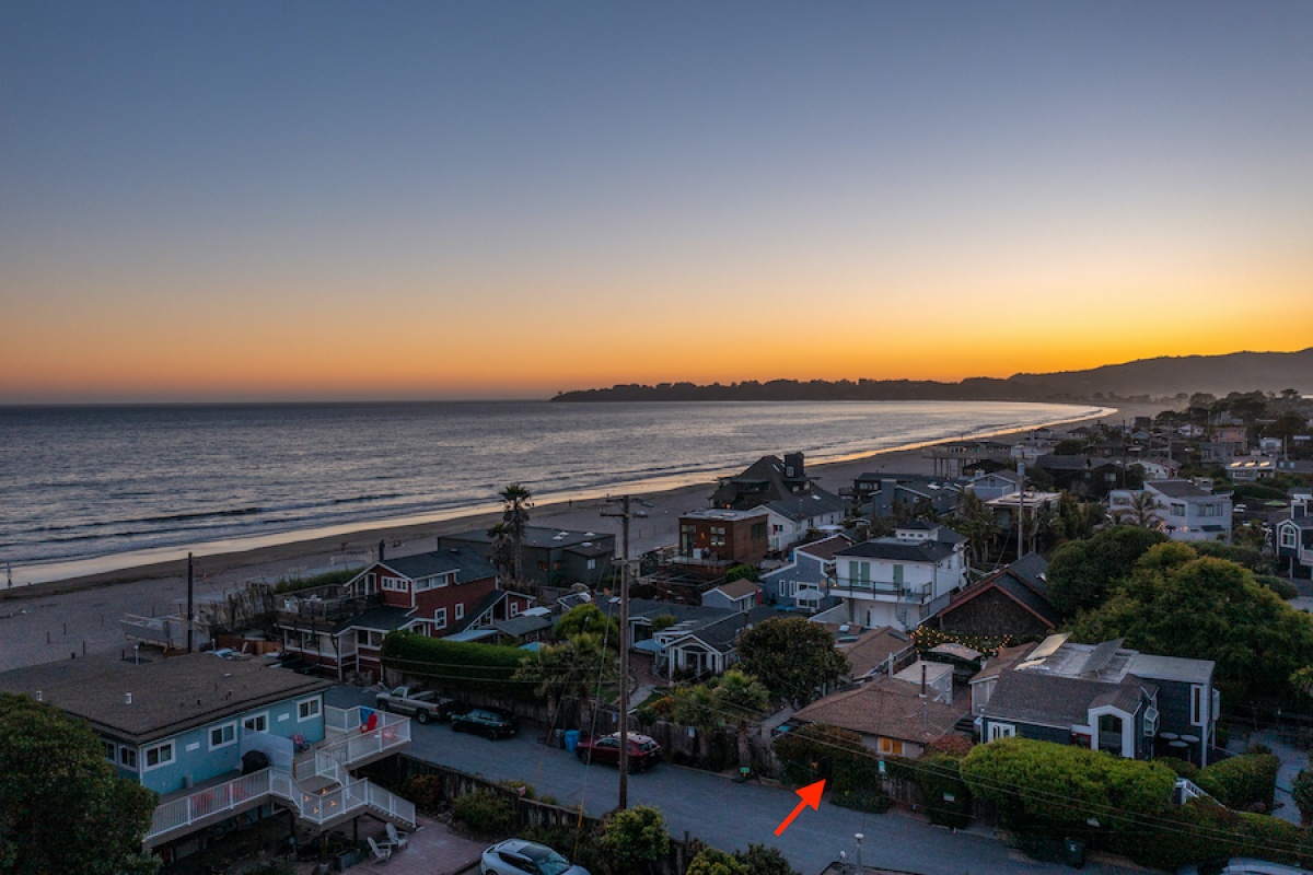 Stinson Beach,94970,2 Bedrooms Bedrooms,4 Rooms Rooms,2 BathroomsBathrooms,Single Family Home,Calle del Pinos,1063